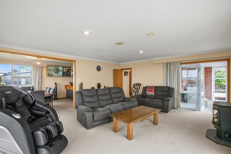 Photo of property in 11 Findlay Street, Moturoa, New Plymouth, 4310