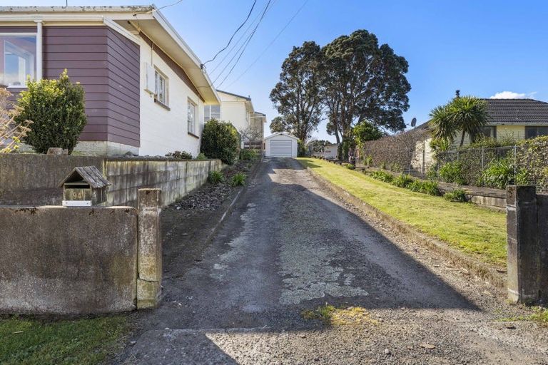 Photo of property in 94 Omata Road, Marfell, New Plymouth, 4310