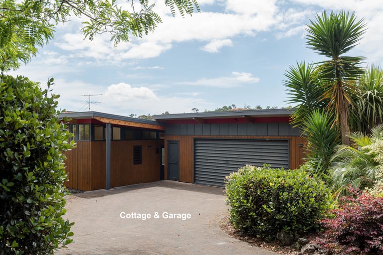 Photo of property in 106 Kemp Road, Massey, Auckland, 0614