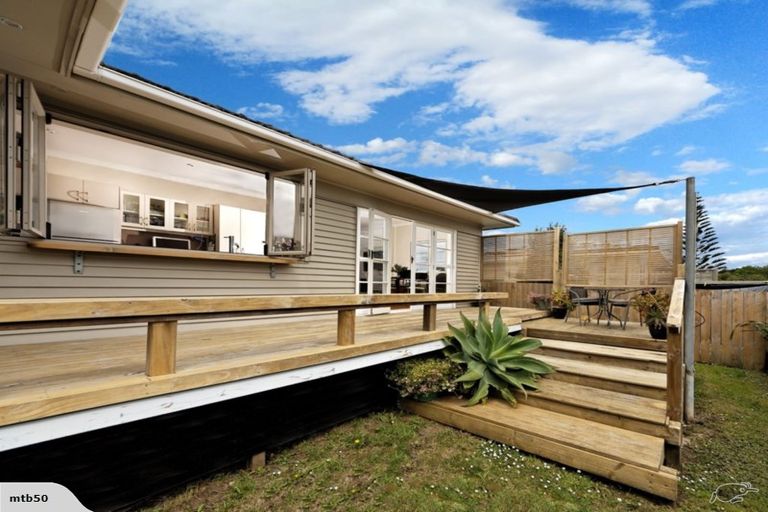 Photo of property in 179 Waimumu Road, Massey, Auckland, 0614