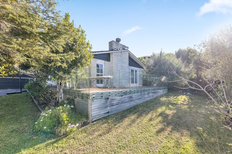 Photo of property in 2 King Richard Place, Browns Bay, Auckland, 0630