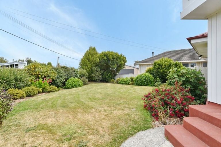 Photo of property in 1 Chilton Drive, Mairehau, Christchurch, 8052