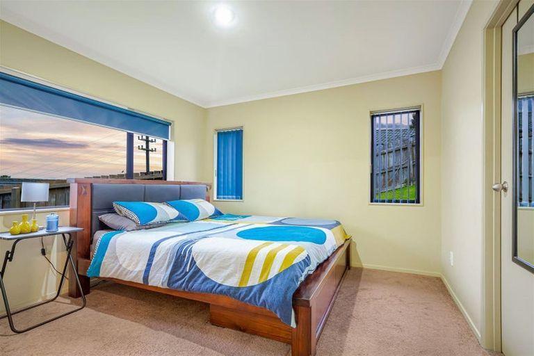 Photo of property in 15 Dovey Place, Massey, Auckland, 0614