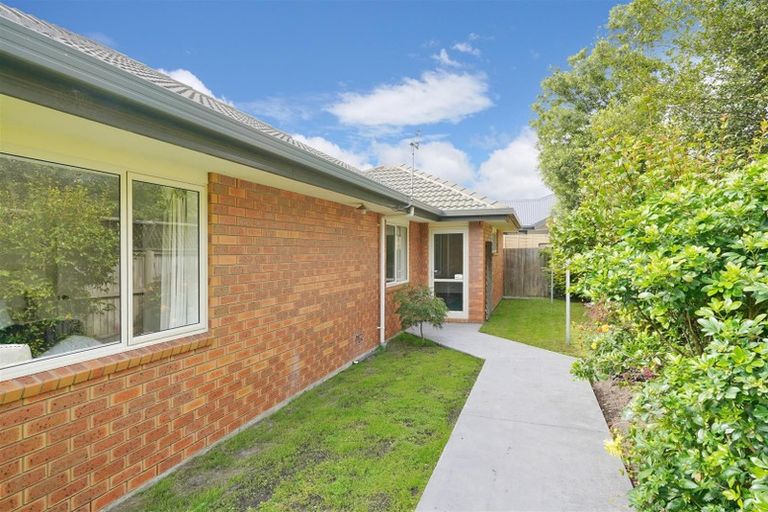 Photo of property in 20 Sutton Place, Dallington, Christchurch, 8061