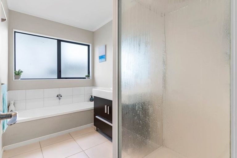 Photo of property in 58a Tironui Road, Takanini, 2112