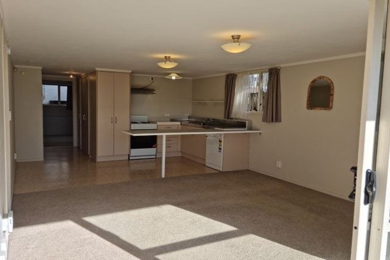 Photo of property in 32 Lewis Road, Pakuranga, Auckland, 2010