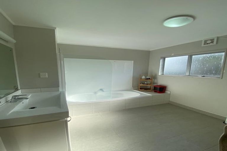 Photo of property in 77a Rosier Road, Glen Eden, Auckland, 0602