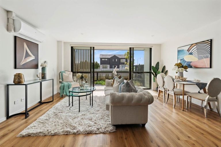 Photo of property in 2/1g Dishys Road, Flat Bush, Auckland, 2019