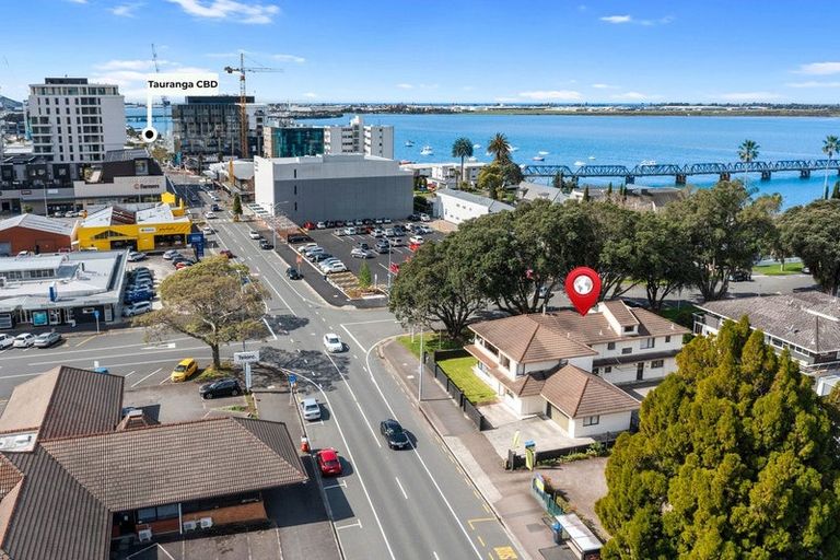 Photo of property in 182 Devonport Road, Tauranga, 3110