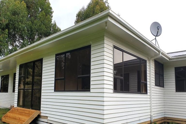 Photo of property in 9 Lind Street, Kimbolton, Feilding, 4777