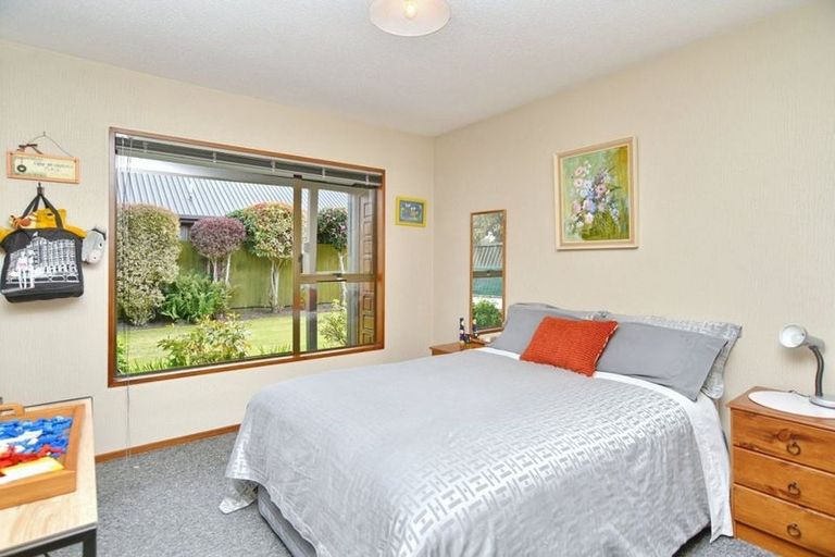 Photo of property in 72 Sarabande Avenue, Redwood, Christchurch, 8051