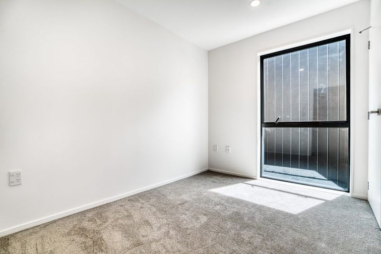 Photo of property in 10 Papai Lane, Massey, 0614