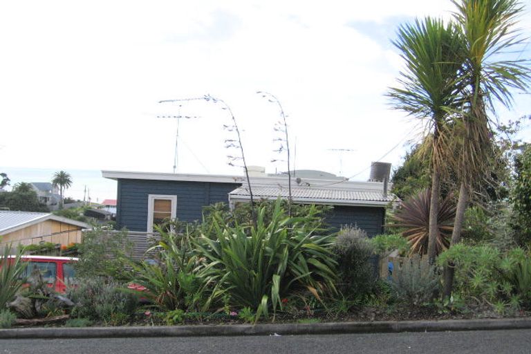 Photo of property in 10 Rushden Terrace, Red Beach, 0932