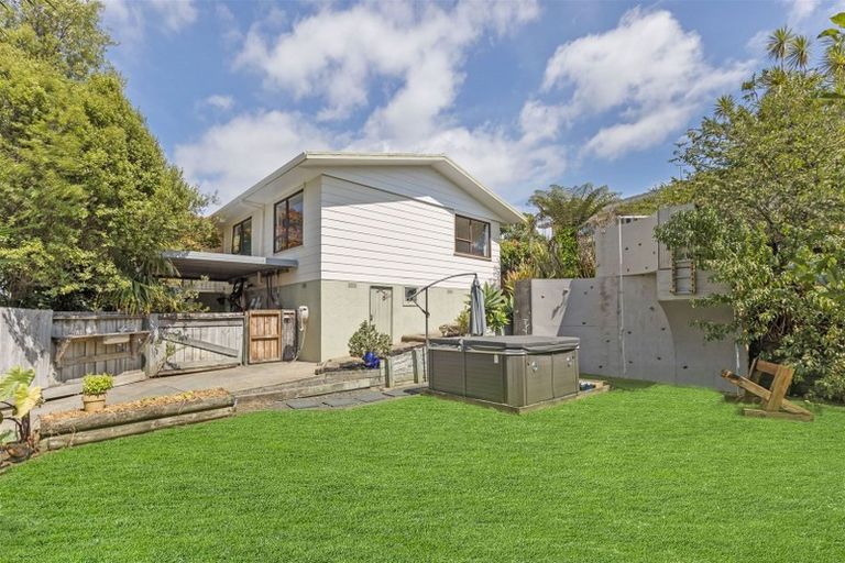 Photo of property in 64 Tamahere Drive, Glenfield, Auckland, 0629