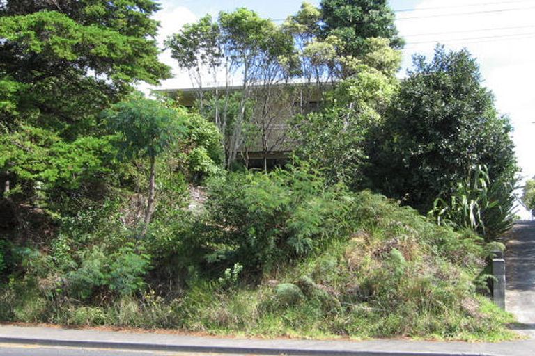 Photo of property in 1/136 Sunset Road, Unsworth Heights, Auckland, 0632