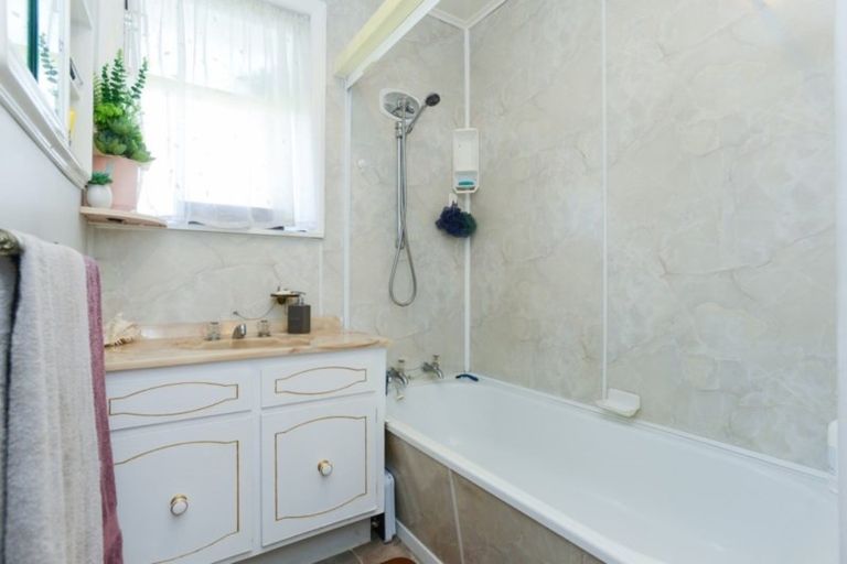 Photo of property in 21 Cottrell Crescent, Onekawa, Napier, 4110