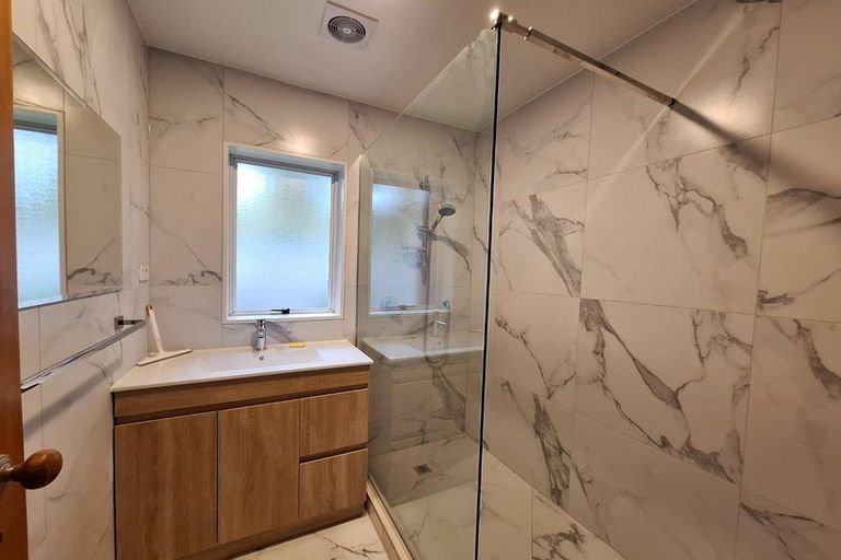 Photo of property in 1/73 Royal View Road, Te Atatu South, Auckland, 0610