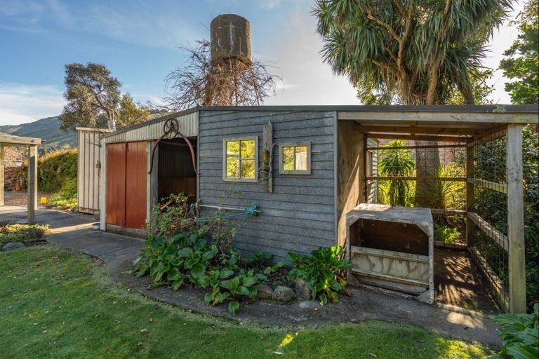 Photo of property in 1287 Okains Bay Road, Okains Bay, 7583