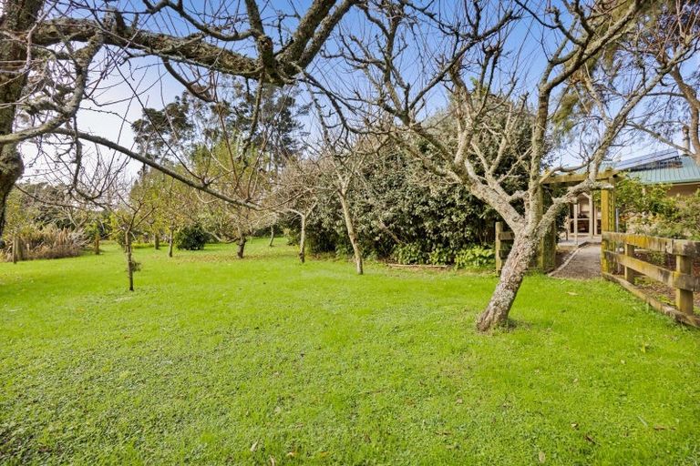 Photo of property in 164 Cross Road, Lepperton, New Plymouth, 4373