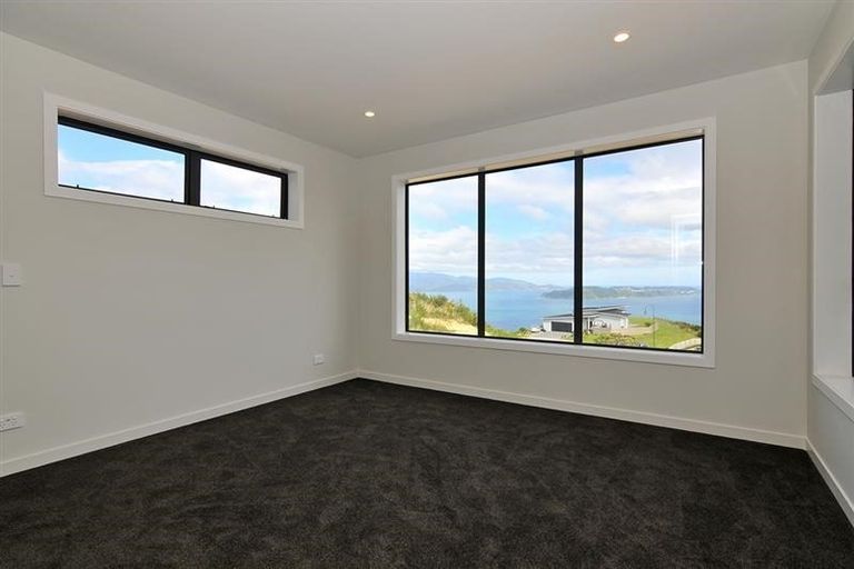 Photo of property in 7a Grumman Lane, Newlands, Wellington, 6037