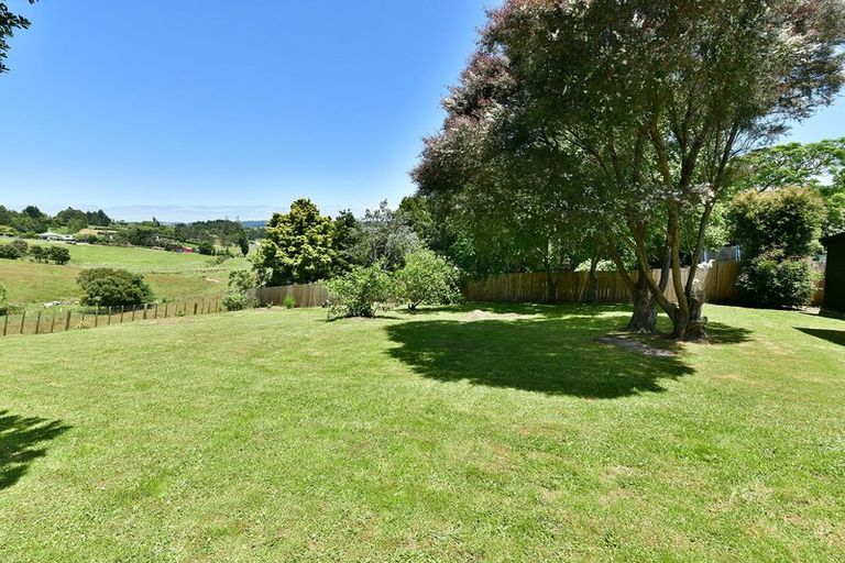 Photo of property in 6 Hand Road, Helensville, 0800