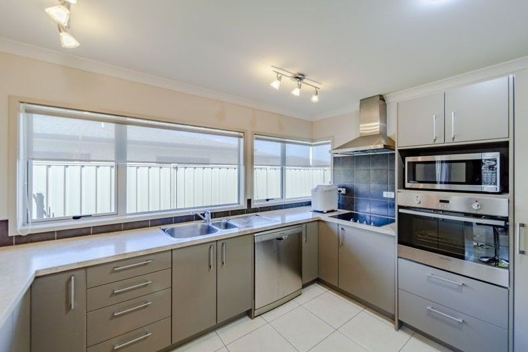 Photo of property in 15 Portland Place, Poraiti, Napier, 4112