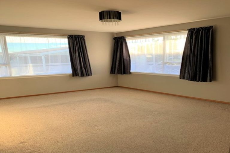 Photo of property in 42 Inwoods Road, Parklands, Christchurch, 8083