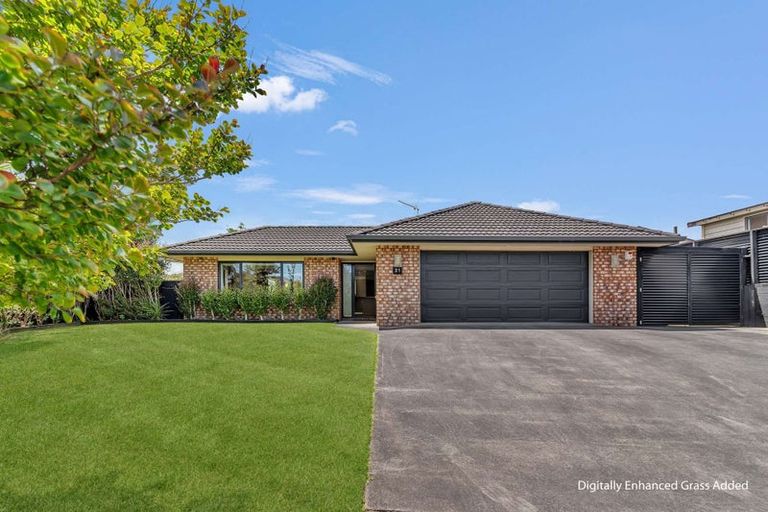 Photo of property in 21 Mandalay Place, Waiuku, 2123