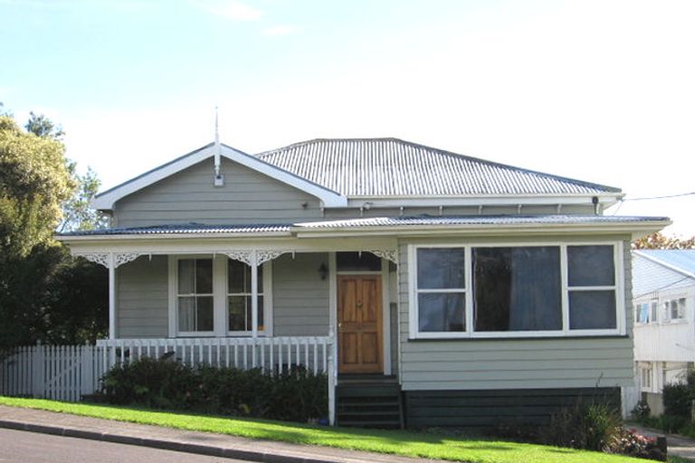 Photo of property in 2/58 Totara Road, Te Atatu Peninsula, Auckland, 0610