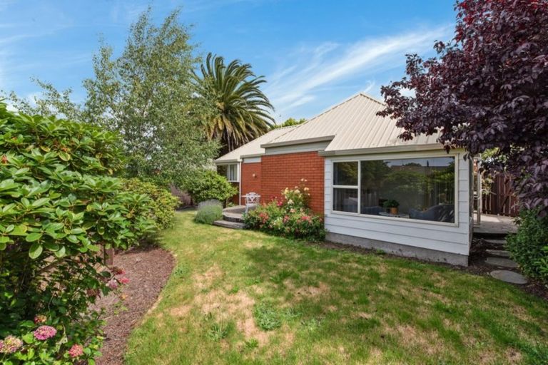 Photo of property in 8 Gatonby Place, Avonhead, Christchurch, 8042