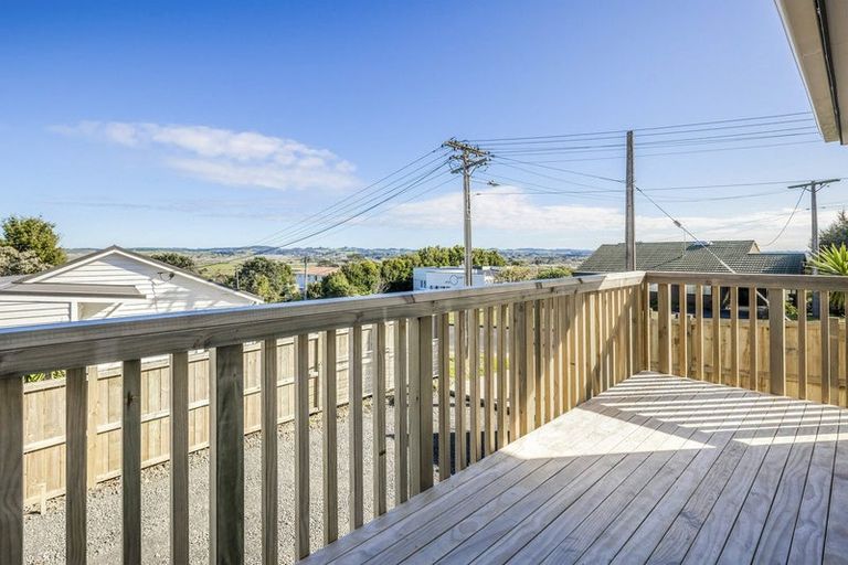 Photo of property in 18 St James Avenue, Helensville, 0800