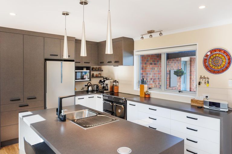 Photo of property in 56 Karina Terrace, Roslyn, Palmerston North, 4414