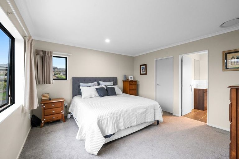 Photo of property in 20 Ina Ville Drive, Pukekohe, 2120
