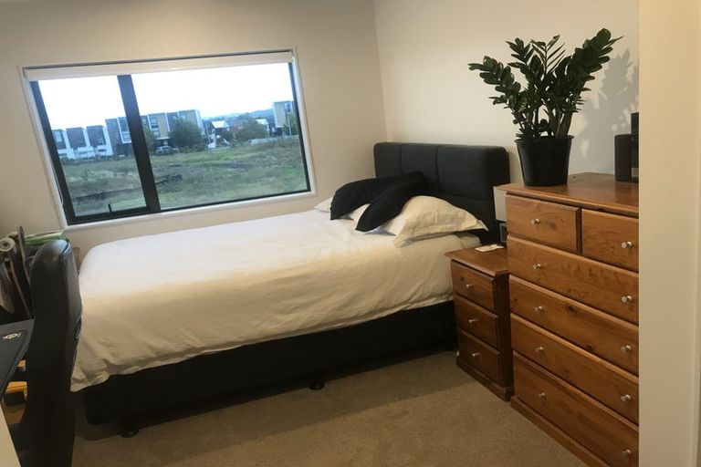 Photo of property in 33 Peihana Road, Hobsonville, Auckland, 0616