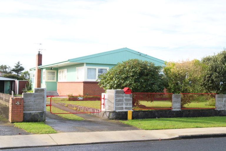 Photo of property in 7 Hallberry Road, Mangere East, Auckland, 2024