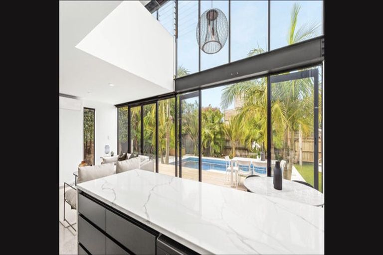 Photo of property in 4 Halyard Place, Te Atatu Peninsula, Auckland, 0610