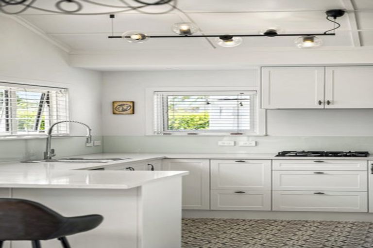 Photo of property in 1/24 Toroa Street, Torbay, Auckland, 0630
