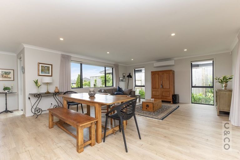 Photo of property in 17 Pitoitoi Drive, Riverhead, 0820