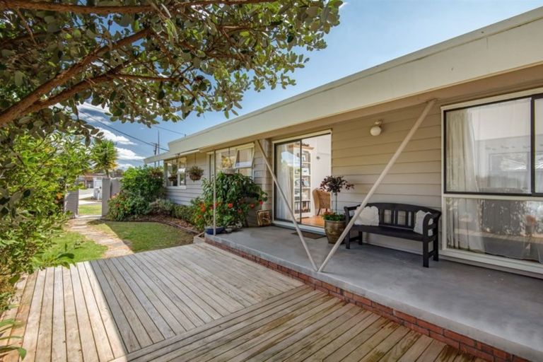 Photo of property in 1/239 Lake Road, Northcote, Auckland, 0627