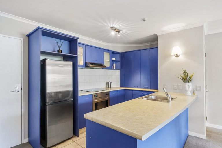 Photo of property in Endeavour Apartments, 21/125u Thorndon Quay, Pipitea, Wellington, 6011