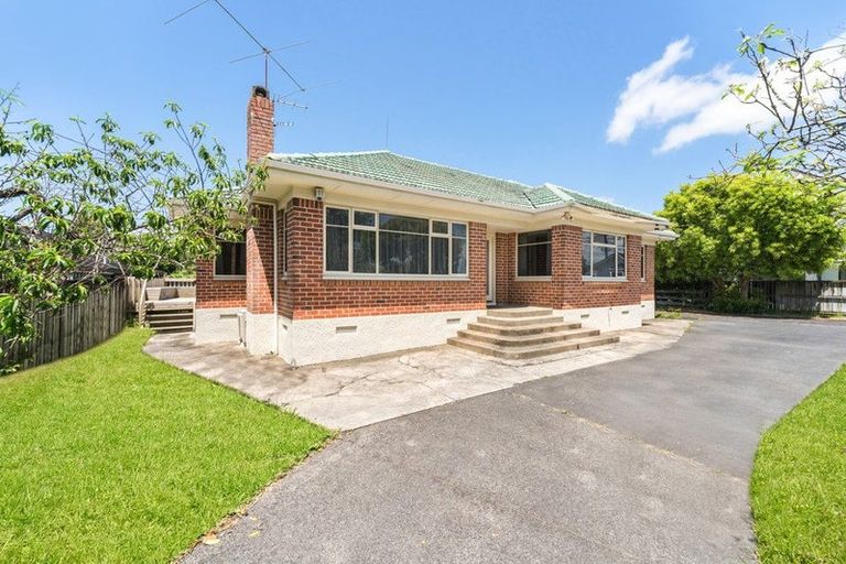 Photo of property in 277 Hobsonville Road, Hobsonville, Auckland, 0618