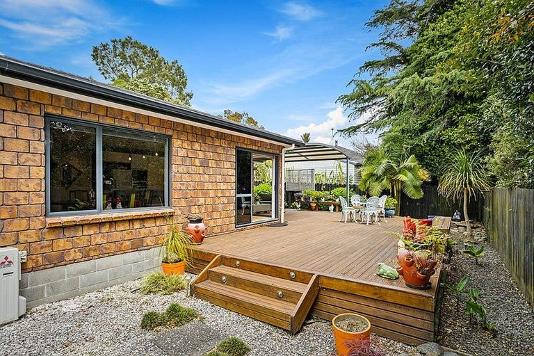 Photo of property in 71a Stottholm Road, Titirangi, Auckland, 0604
