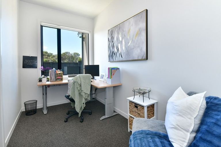 Photo of property in 240 Hillcrest Road, Wainui, 0931