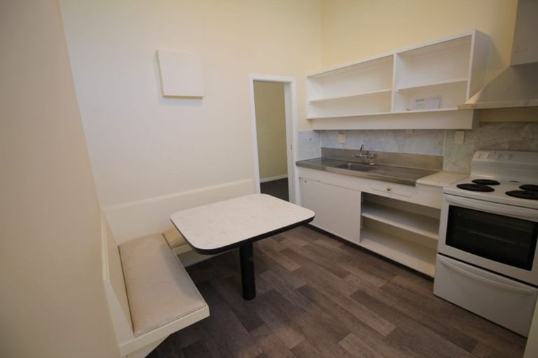 Photo of property in 140 Tasman Street, Mount Cook, Wellington, 6021