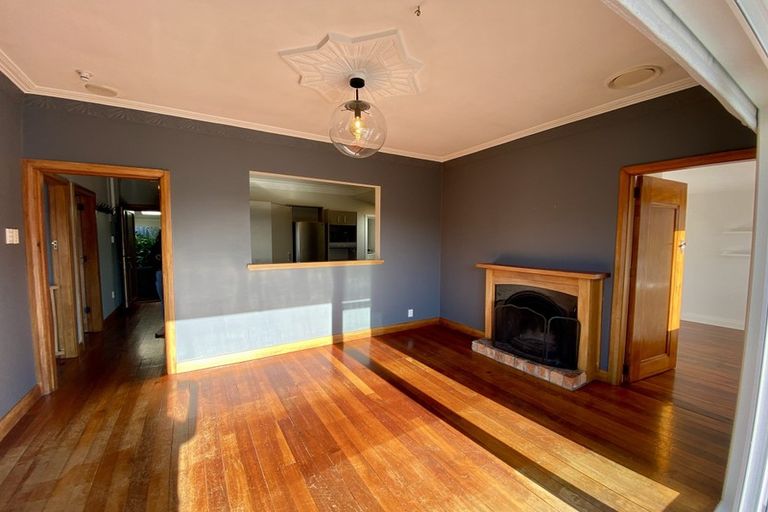 Photo of property in 112 Eden Street, Island Bay, Wellington, 6023