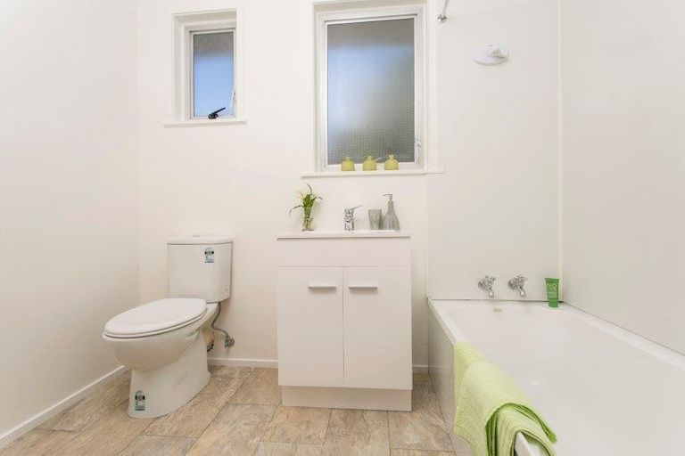 Photo of property in 4 Fairdale Place, Birkdale, Auckland, 0626