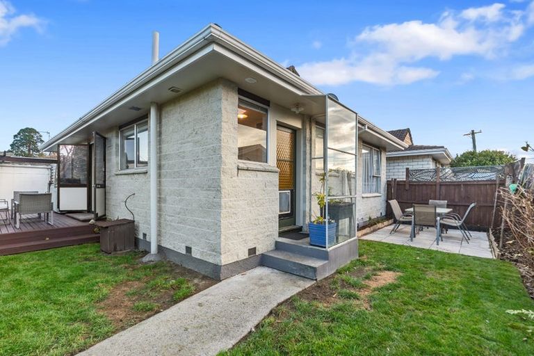 Photo of property in 2/28 Prestons Road, Redwood, Christchurch, 8051