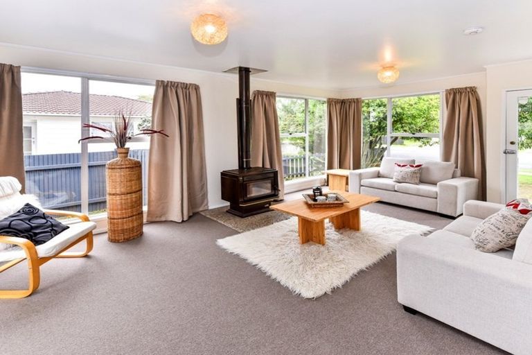 Photo of property in 12 Bedlington Avenue, Manurewa, Auckland, 2102