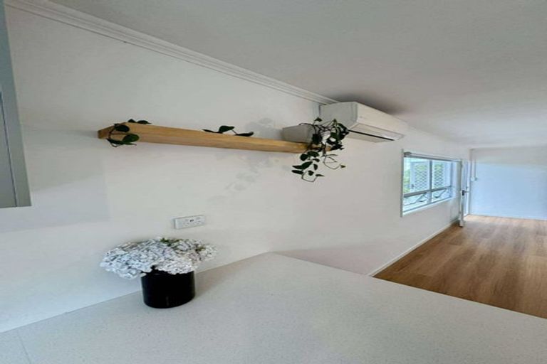 Photo of property in 3 Hartley Terrace, Massey, Auckland, 0614