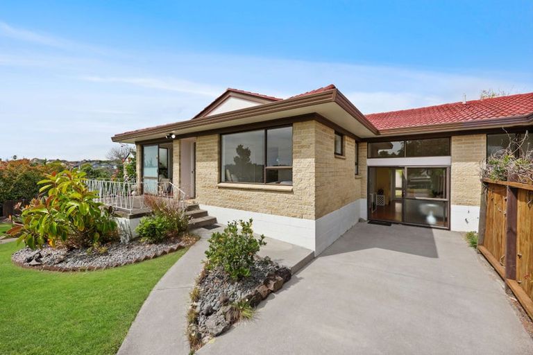 Photo of property in 2/39 Rapallo Place, Farm Cove, Auckland, 2012